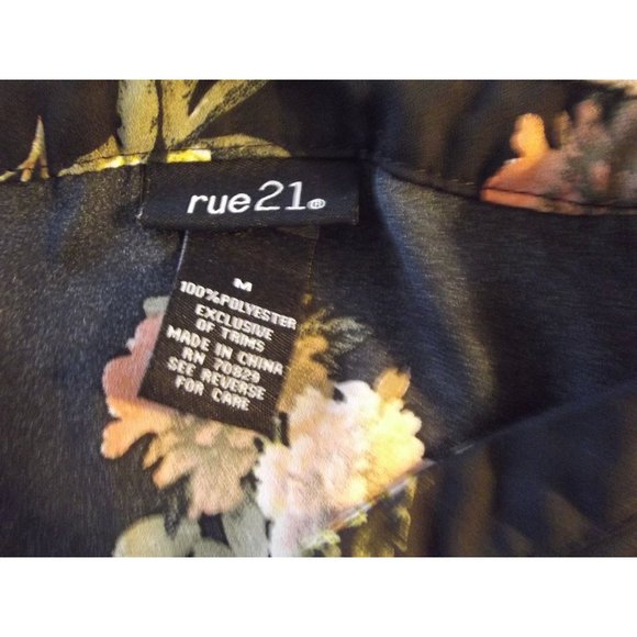 Rue21 Blouse Sz Medium black floral tunic zipper v-neck Pockets roll tab sleeve - Picture 3 of 11